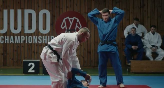 „Niedowiżyn” w kampanii reklamującej soczewki iWear i Acuvue w Vision Express (wideo)