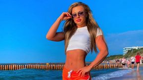 Pokazała się w pięknym bikini. Ale wrażenie robi coś innego