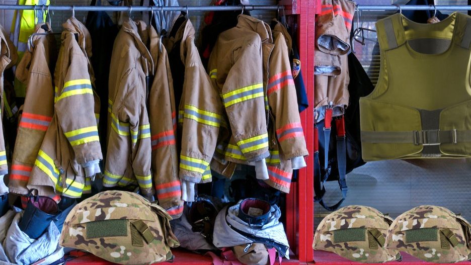 Strażacy zyskają kamizelki balistyczne, hełmy i nowe standardy ochrony