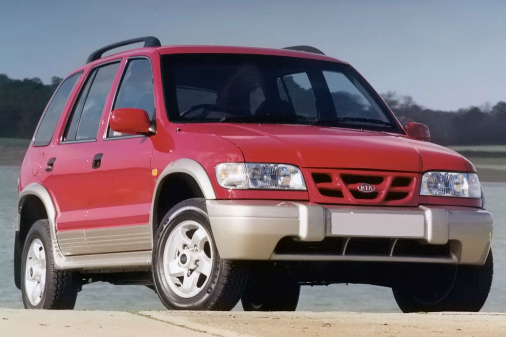 Kia Sportage zaczynała jako mała terenówka z reduktorem, dziś jej 3 generacja to pełnowartościowy crossover. Swoją drogą bardzo popularny w Polsce ze względu na atrakcyjną cenę.