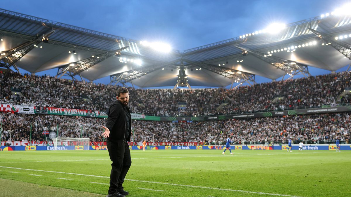 Getty Images / Boris Streubel - UEFA / Na zdjęciu: Legia Warszawa wciąż nie ma trenera
