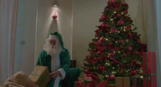 „Złap Zielonego Mikołaja” w bożonarodzeniowej kampanii pożyczki w Kasie Stefczyka (wideo)