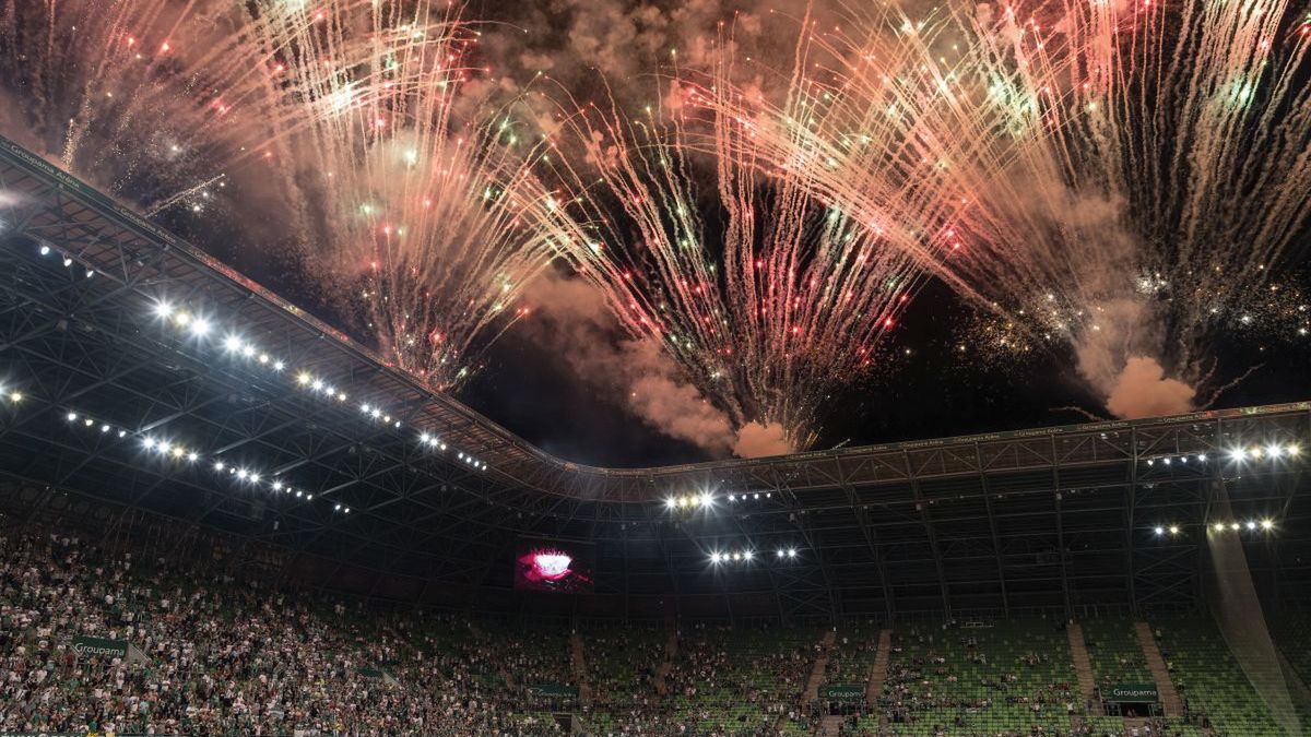 Zdjęcie okładkowe artykułu: Getty Images / Laszlo Szirtesi / Na zdjęciu: kibice Ferencvarosi TC świętują zdobycie mistrzostwa Węgier