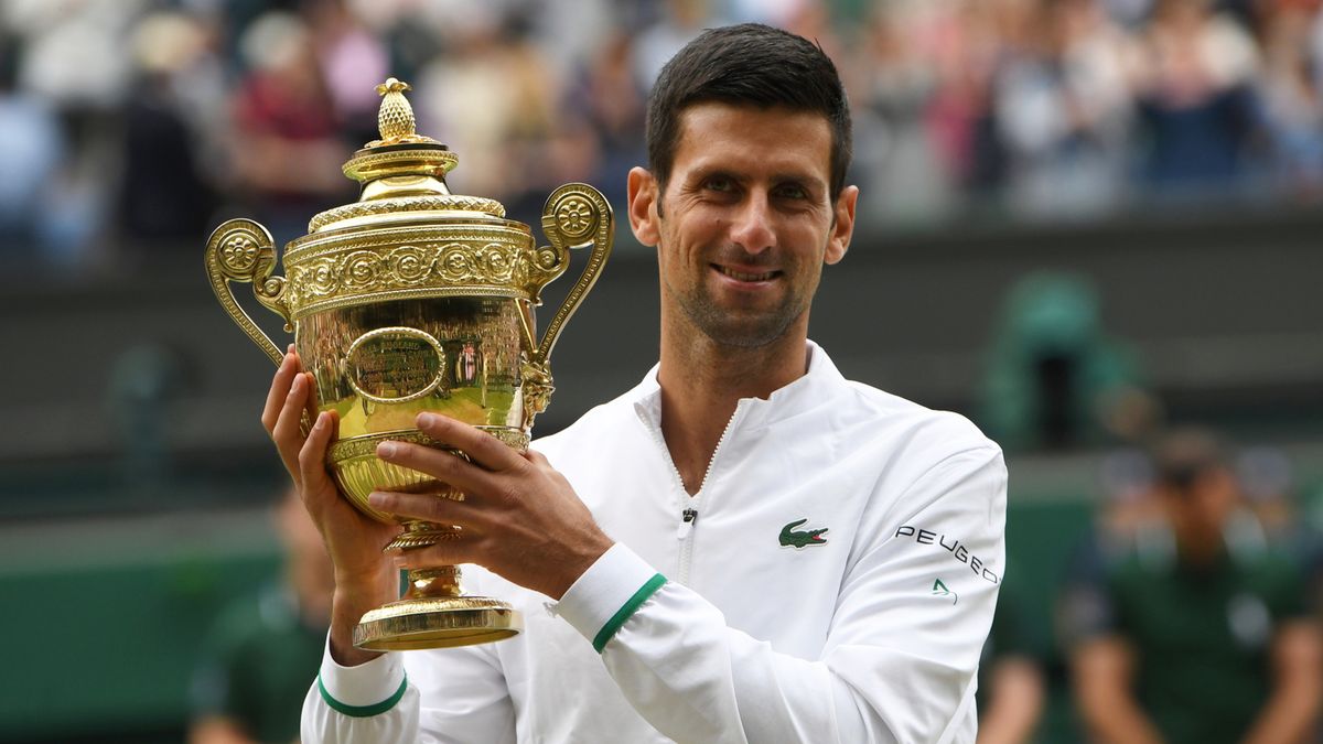 PAP/EPA / NEIL HALL / Na zdjęciu: Novak Djoković, mistrz Wimbledonu 2021