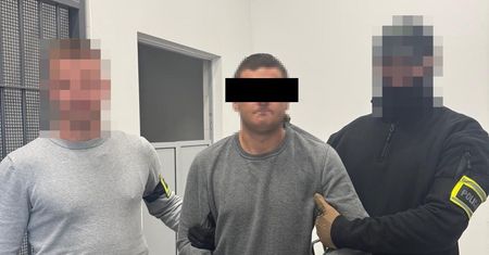 Zaatakował ratowników medycznych i demolował karetkę pogotowia. 24-latek z Ukrainy zostanie deportowany z Polski