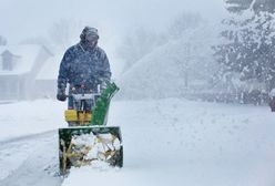 Szczytno. Śmierć mężczyzny odśnieżającego samochód