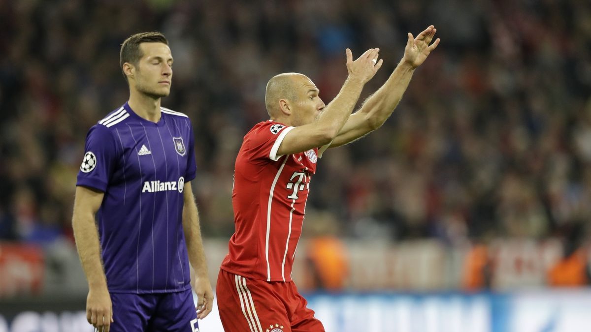 Zdjęcie okładkowe artykułu: East News / AP Photo/Matthias Schrader / Na zdjęciu: Arjen Robben wzburzony w trakcie meczu z Anderlechtem 