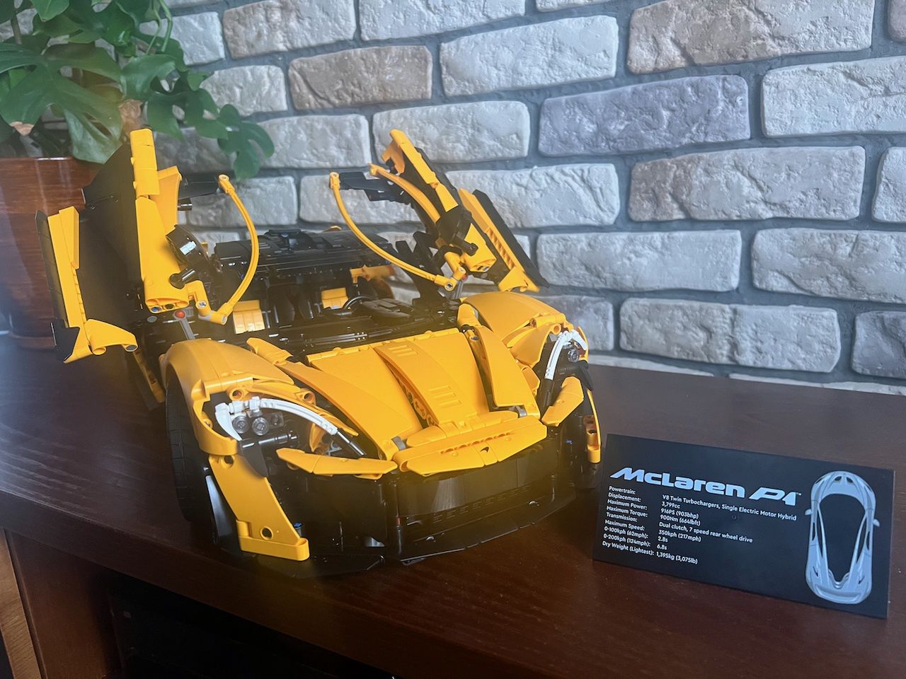 McLaren P1 z klocków LEGO