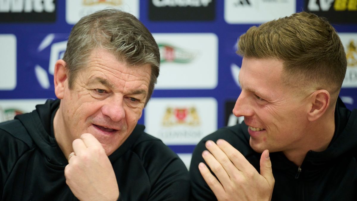 PAP / Adam Warżawa / Na zdjęciu: John Carver i Radosław Bella