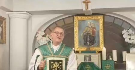 Szokujące słowa księdza. Dostało się policjantce