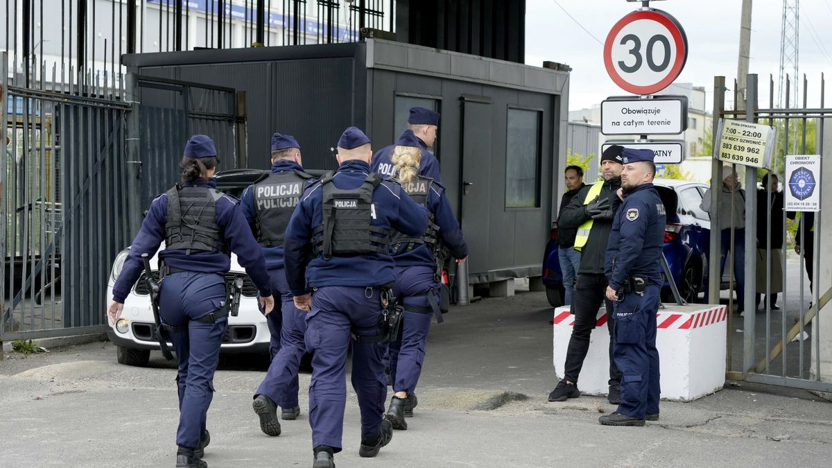 Interwencja policji podczas poniedziałkowej bójki na hali targowej przy Modlńskiej 6D