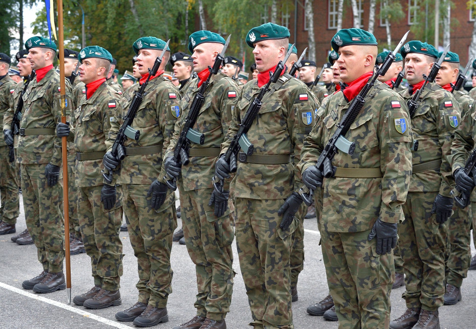 Jak informuje MON, od 1 stycznia 2020 r. przeciętne wynagrodzenie żołnierza zawodowego wynosi 6154 zł brutto
