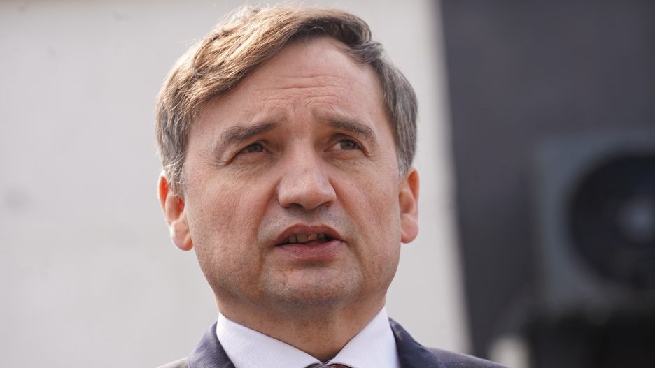 Hrubieszów, 16.05.2022. Minister sprawiedliwości, prokurator generalny Zbigniew Ziobro podczas konferencji prasowej po otwarciu biura Solidarnej Polski w Hrubieszowie, 16 bm. (mr) PAP/Karol Zienkiewicz