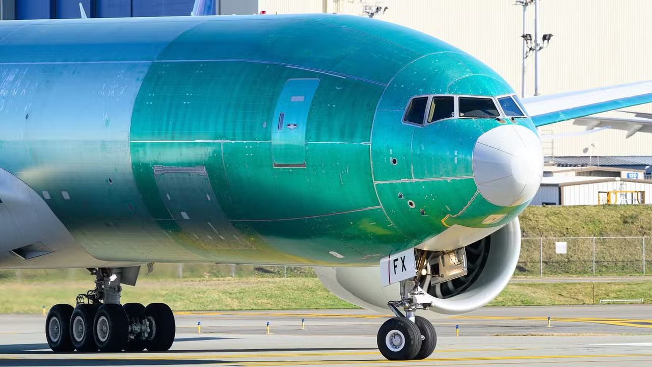 Boeing prezentuje pierwszy egzemplarz 777-8 Freighter. Nowa era cargo