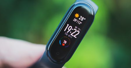 Jeszcze niezdecydowany na Mi Band 5? Pomożemy w decyzji (wideo)