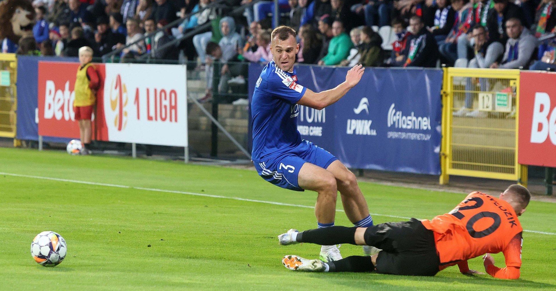 Miedź Legnica poinformowała, że Mateusz Grudziński przedłużył kontrakt do 30 czerwca 2028 roku
