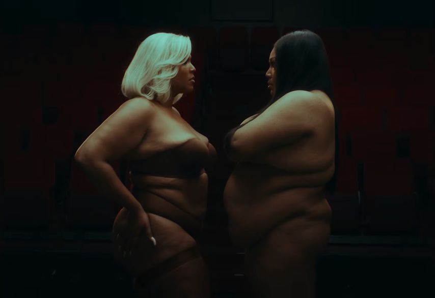 "Nowa" Lizzo i "stara" Lizzo w nowym teledysku