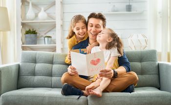 Pomysły na prezent na Dzień Ojca. Co wybrać w 2025 roku?