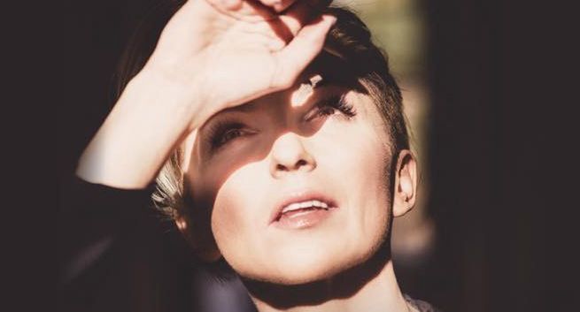 "Nie chcę cię obchodzić" - nowy teledysk Anny Wyszkoni