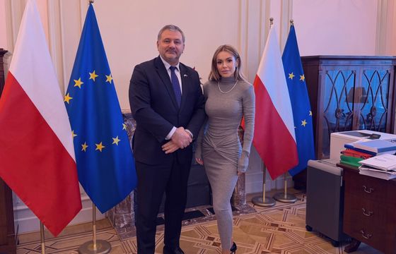 Metoda na pieski. Tak Doda rozgrywa media i polityków