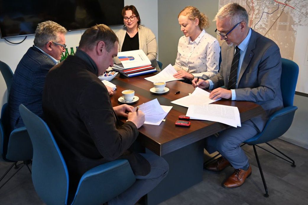 Podpisanie umów na inwestycje drogowe w gminie Lubicz 