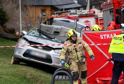 Tragedia w Zakopanem. Drzewo spadło na jadący samochód