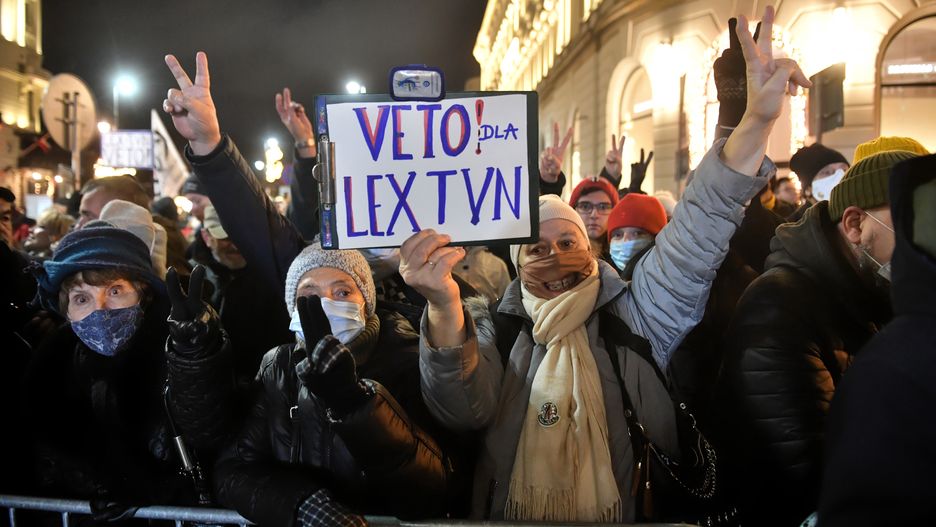 manifestacjaRadek Pietruszkamanifestacja, protest, ustawa medialna, ustawa o radiofonii i telewizji, brak zgody, nowelizacja, nowelizacji, odrzucenie, po odrzuceniu, przeciwko, przez Senat, sprzeciw, uchwa�a, uchwa��, Lex TVN veto