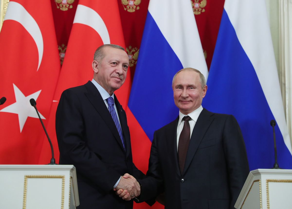 Prezydent Turcji nakłaniał Władimira Putina do negocjacji pokojowych z Ukrainą. Do spotkania dojdzie zapewne we wtorek w Stambule 