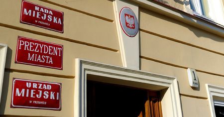 Ile zarabiają urzędnicy?