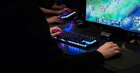 APEX M750 TKL: mniejsza wersja klawiatury mechanicznej dla graczy