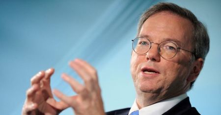 Eric Schmidt o IT w Europie: mniej regulacji, więcej ryzyka. W Google uważają inaczej