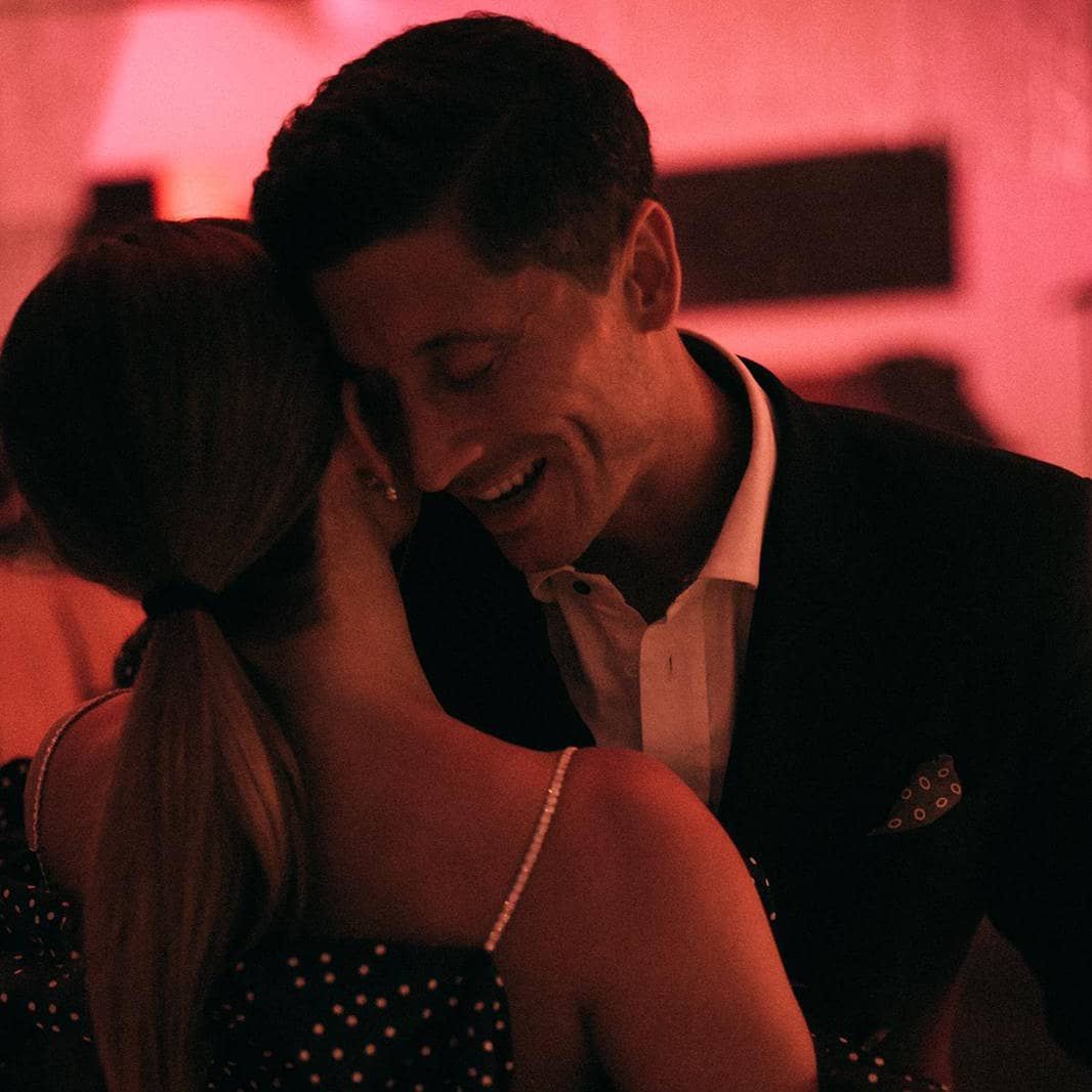 Anna i Robert Lewandowscy na romantycznym ujęciu