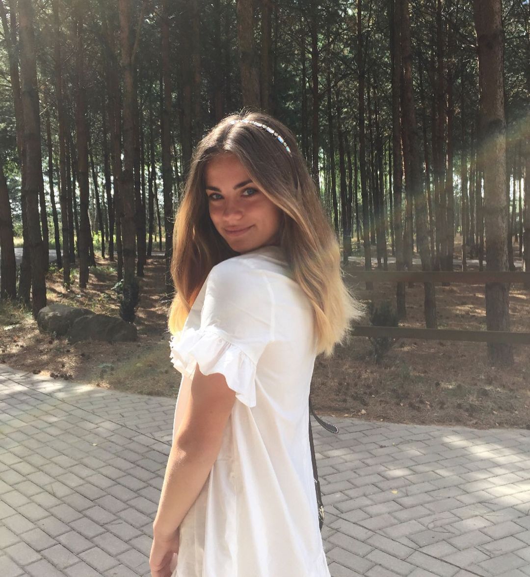 Nina Kostrzewska- córka Mishy Kostrzewskiego