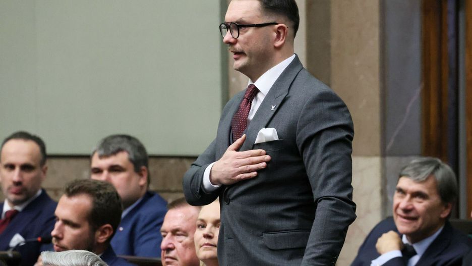 Pierwsze posiedzenie Sejmu X kadencji. Łukasz Mejza składa ślubowanie poselskie. Warszawa, 13 listopada 2023 roku