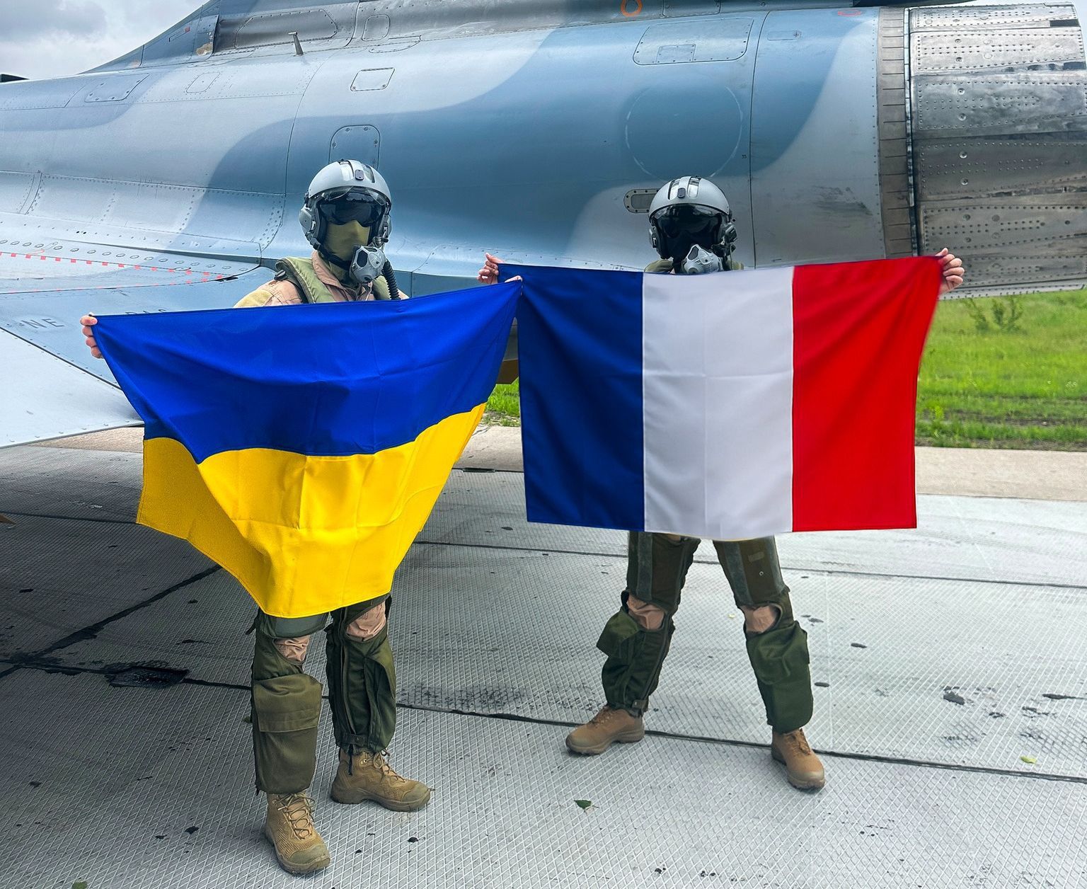 Ukraińscy piloci z myśliwcem Mirage 2000