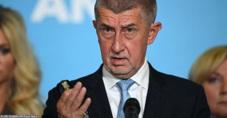 Andrej Babisz zaatakowany na wiecu. Trafił do szpitala