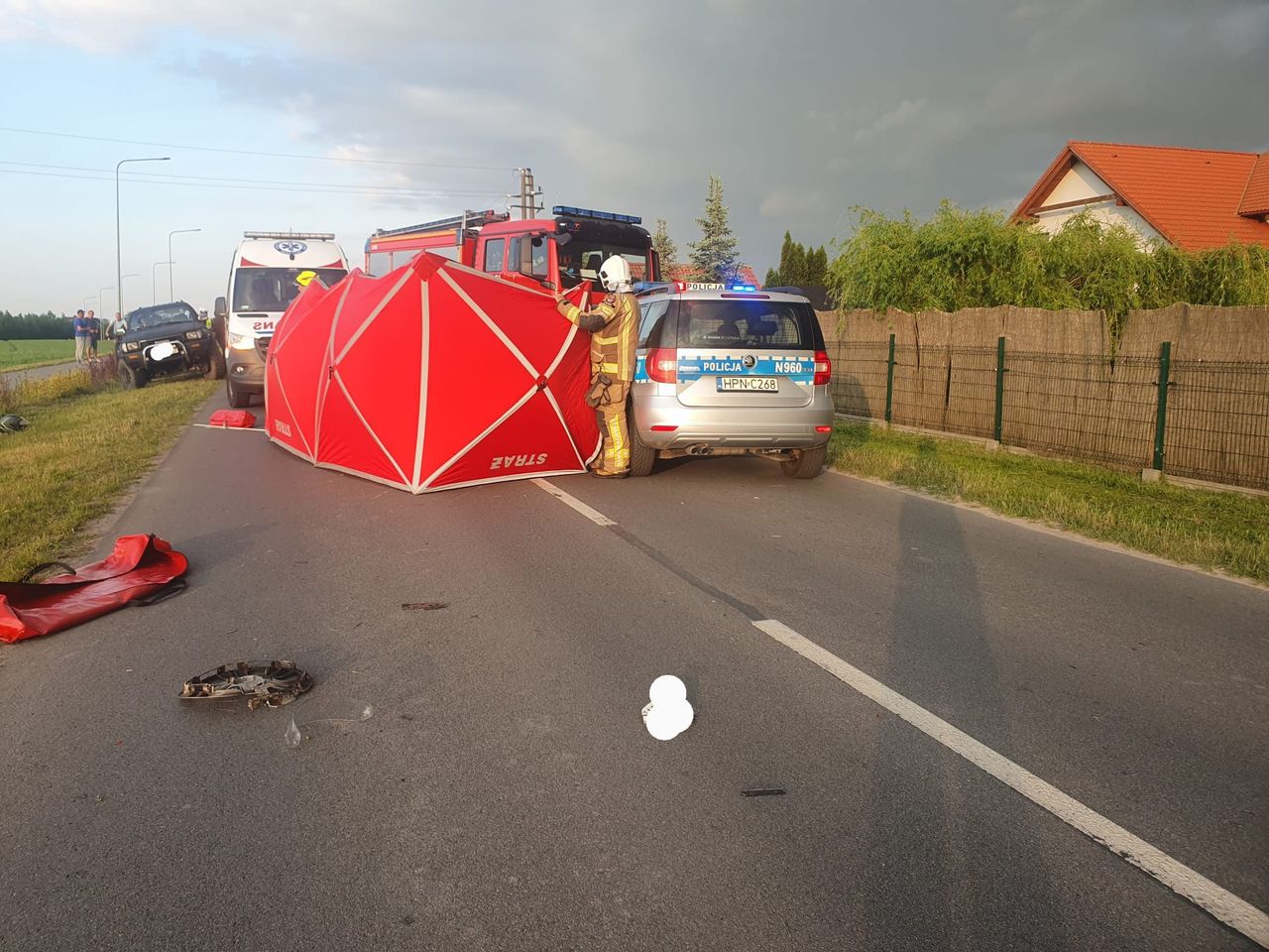Tragiczny wypadek z udziałem radiowozu. Motocyklista nie żyje