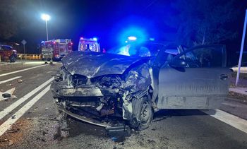 Wypadek na DK11 w Chodzieży. Cztery osoby poszkodowane, droga zablokowana