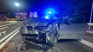 Wypadek na DK11 w Chodzieży. Cztery osoby poszkodowane, droga zablokowana