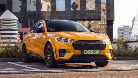 Ford Mustang Mach-E redefiniuje rynek samochodów elektrycznych