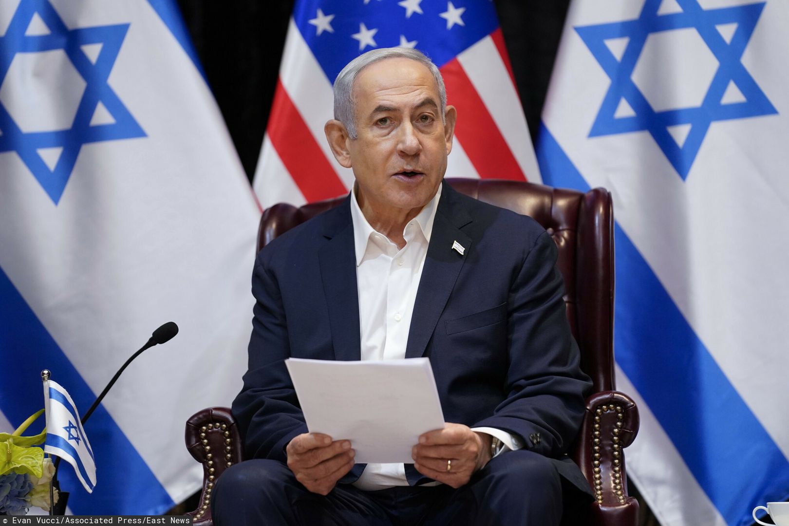 Prezydent Biden z wizyt? w Izraelu
Israeli Prime Minister Benjamin Netanyahu speaks as he and President Joe Biden participate in an expanded bilateral meeting with Israeli and U.S. government officials, Wednesday, Oct. 18, 2023, in Tel Aviv. (AP Photo/Evan Vucci)
Evan Vucci