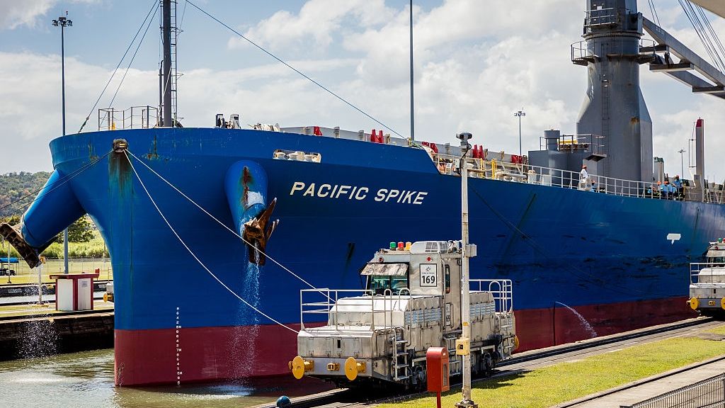 Gazowiec z LNG przepływa przez Kanał Panamski, marzec 2026 r.