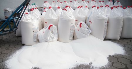 Nawozy z Rosji zalewają Polskę. Producenci są bez szans