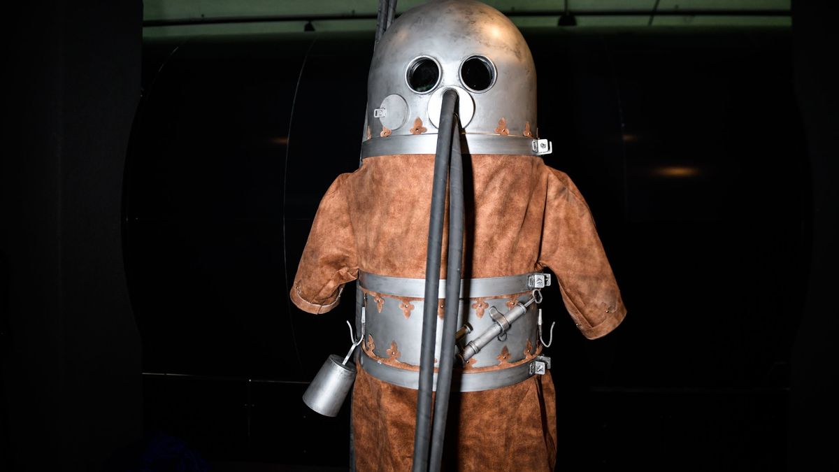 Odsłonięcie kombinezonu Klingerta
