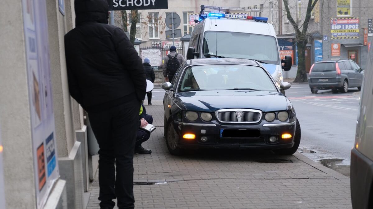 Kierowca rovera potrącił jadącego na hulajnodze mężczyznę na ul. Zamojskiej