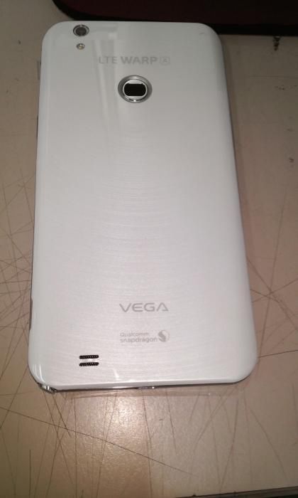 Pantech Vega Note (fot. phonearena.com)