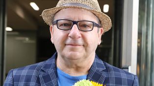 Zbigniew Zamachowski przyłapany z ukochaną. Na nowych zdjęciach ledwo go poznaliśmy