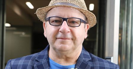 Zbigniew Zamachowski przyłapany z ukochaną. Na nowych zdjęciach ledwo go poznaliśmy