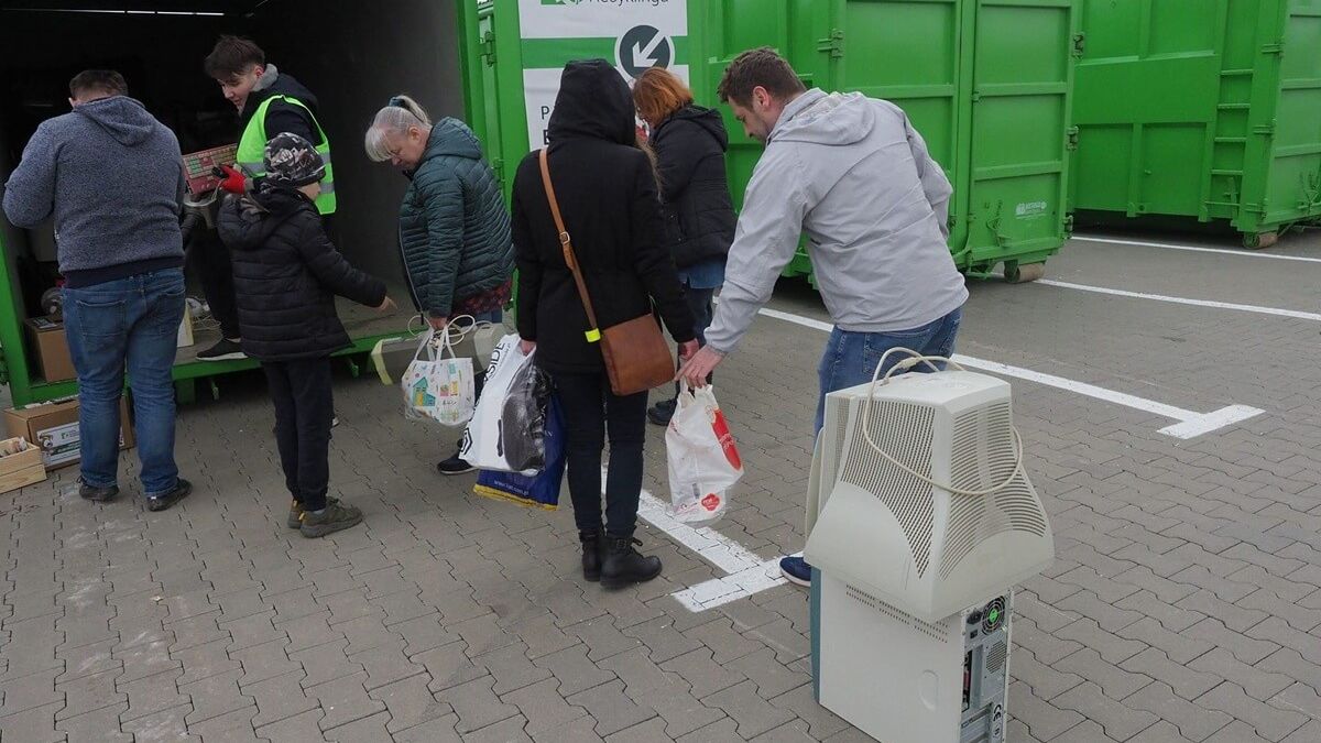 Zbiórka elektroodpadów w mobilnym punkcie w Lublinie