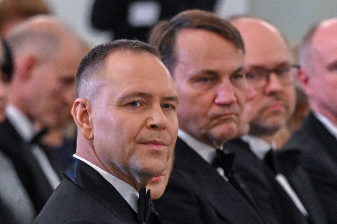 Nawrocki wetuje SAFE. Sikorski ostro reaguje: "Bezczelne"